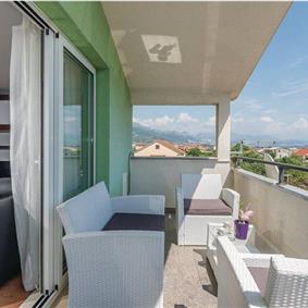 9 Bedroom Villa with Heated Pool, Jacuzzi and Sauna near Trogir, Sleeps 17-18 